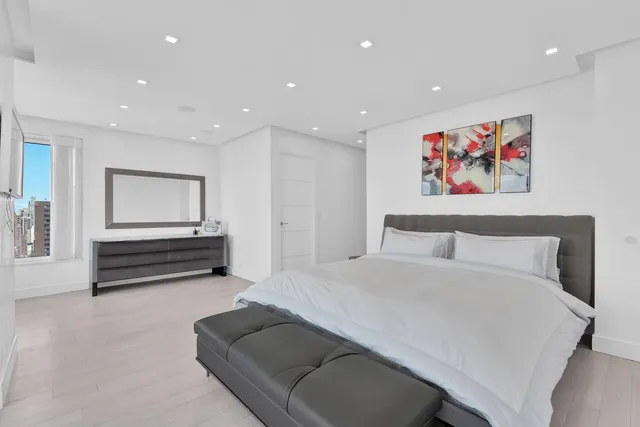 $3,350,000 | 200 East 69th Street, Unit 31A | Lenox Hill