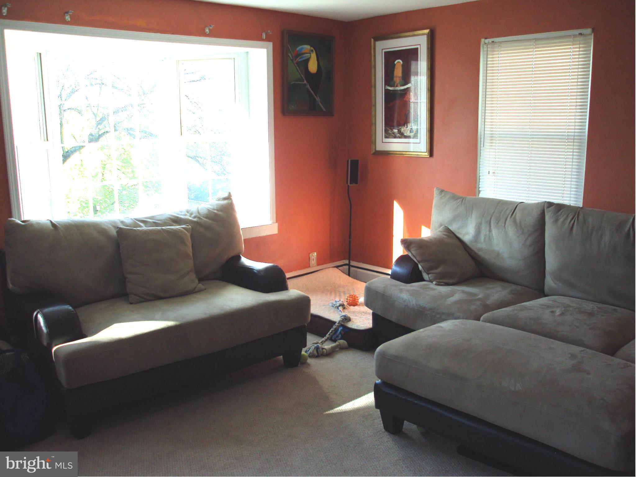 931 Olmstead Road Pikesville, MD 21208 - Photo 4 of 20 Living Room