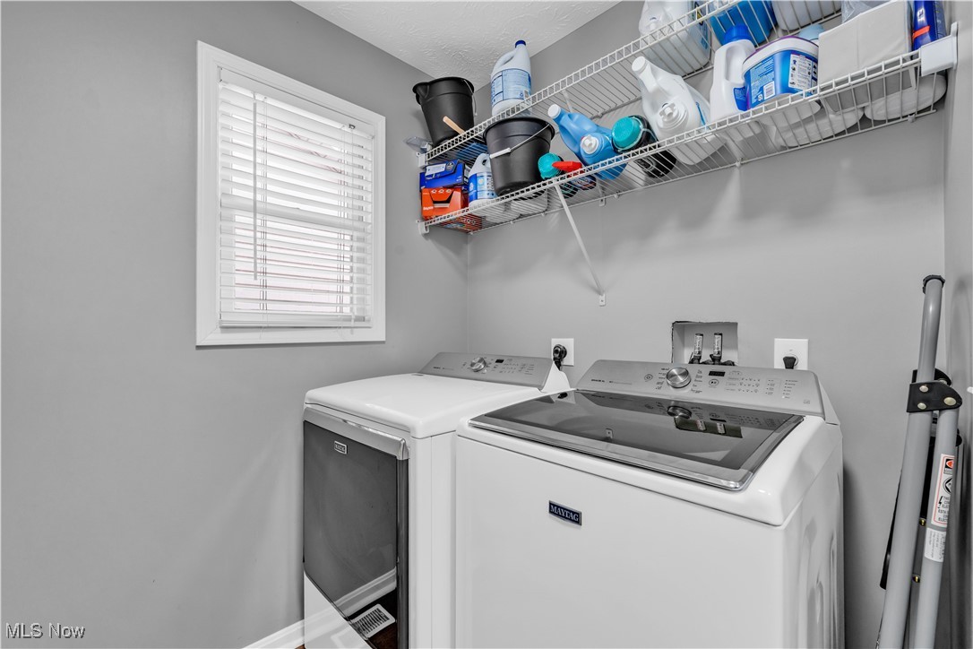 1033 Parsons Road Grafton, OH 44044 - Photo 18 of 25 Laundry area featuring washing machine and clothes dryer