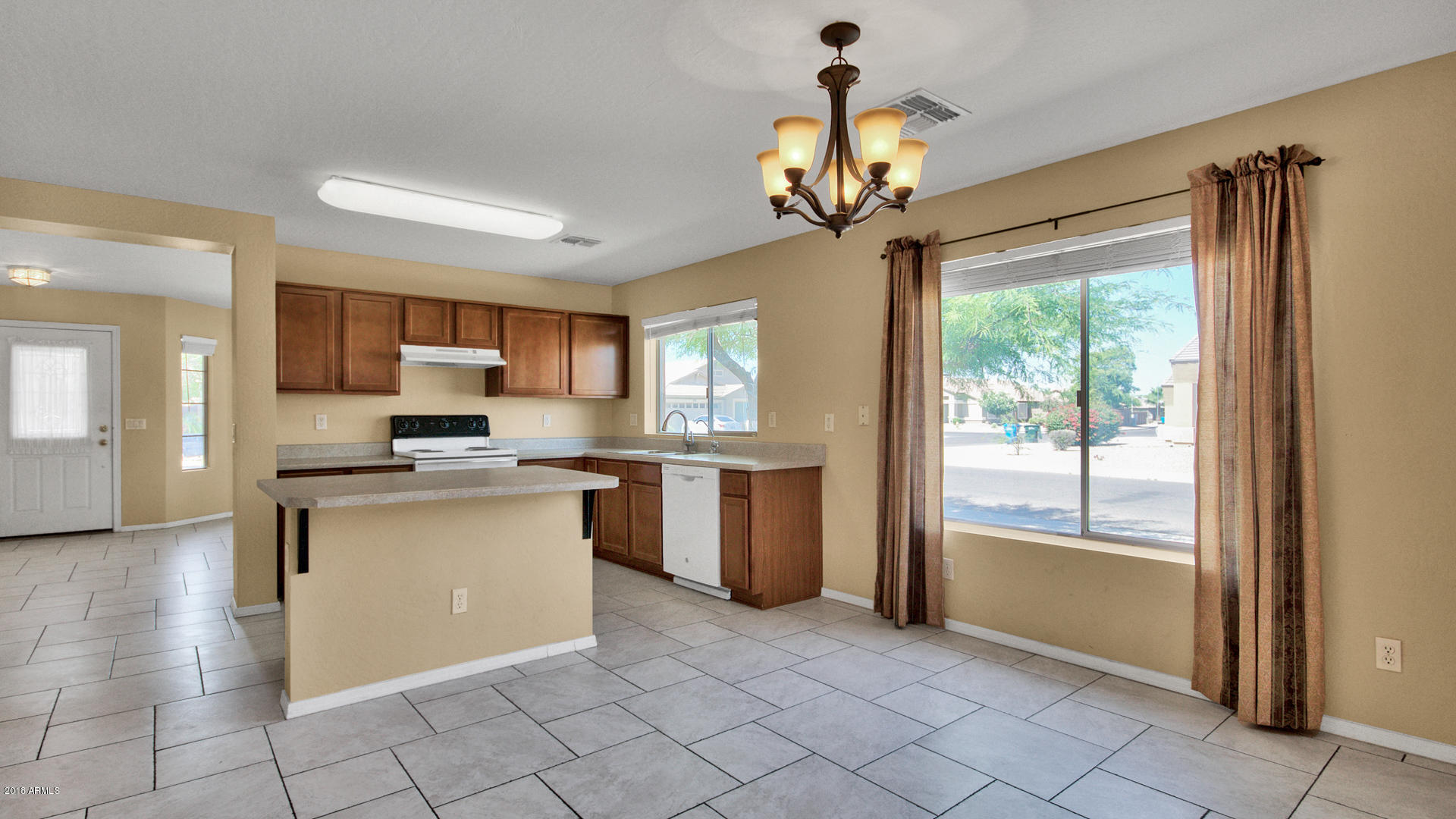 2926 West Maldonado Road Phoenix, AZ 85041 - Photo 12 of 35 15