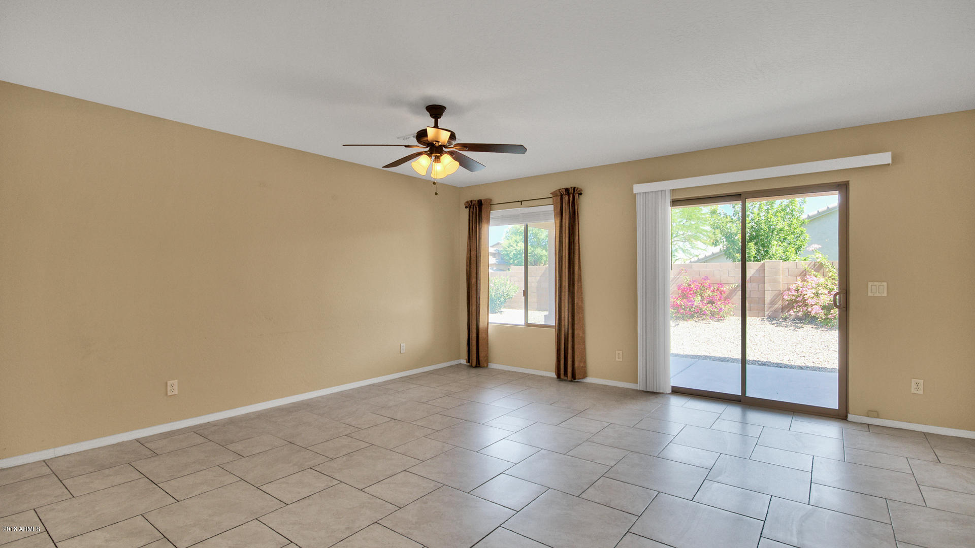 2926 West Maldonado Road Phoenix, AZ 85041 - Photo 14 of 35 17