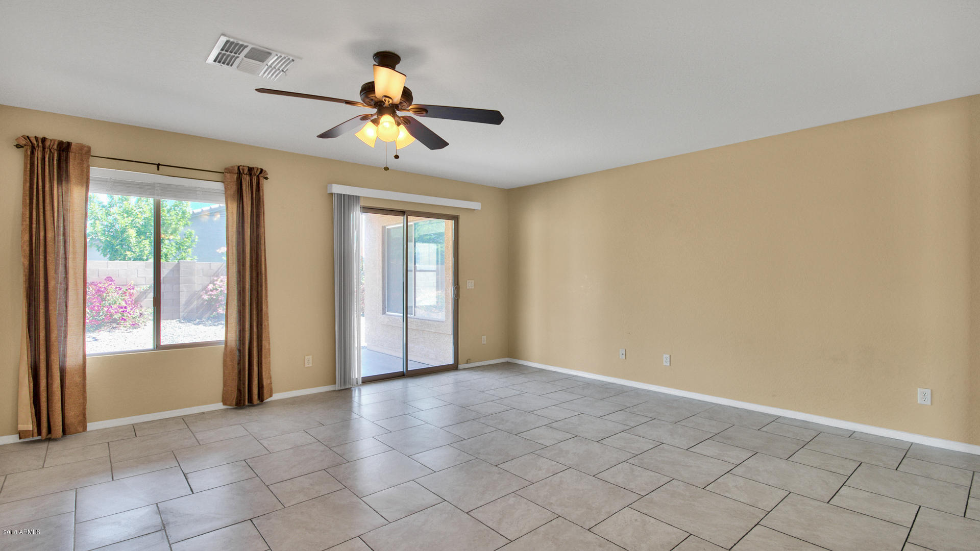 2926 West Maldonado Road Phoenix, AZ 85041 - Photo 15 of 35 18