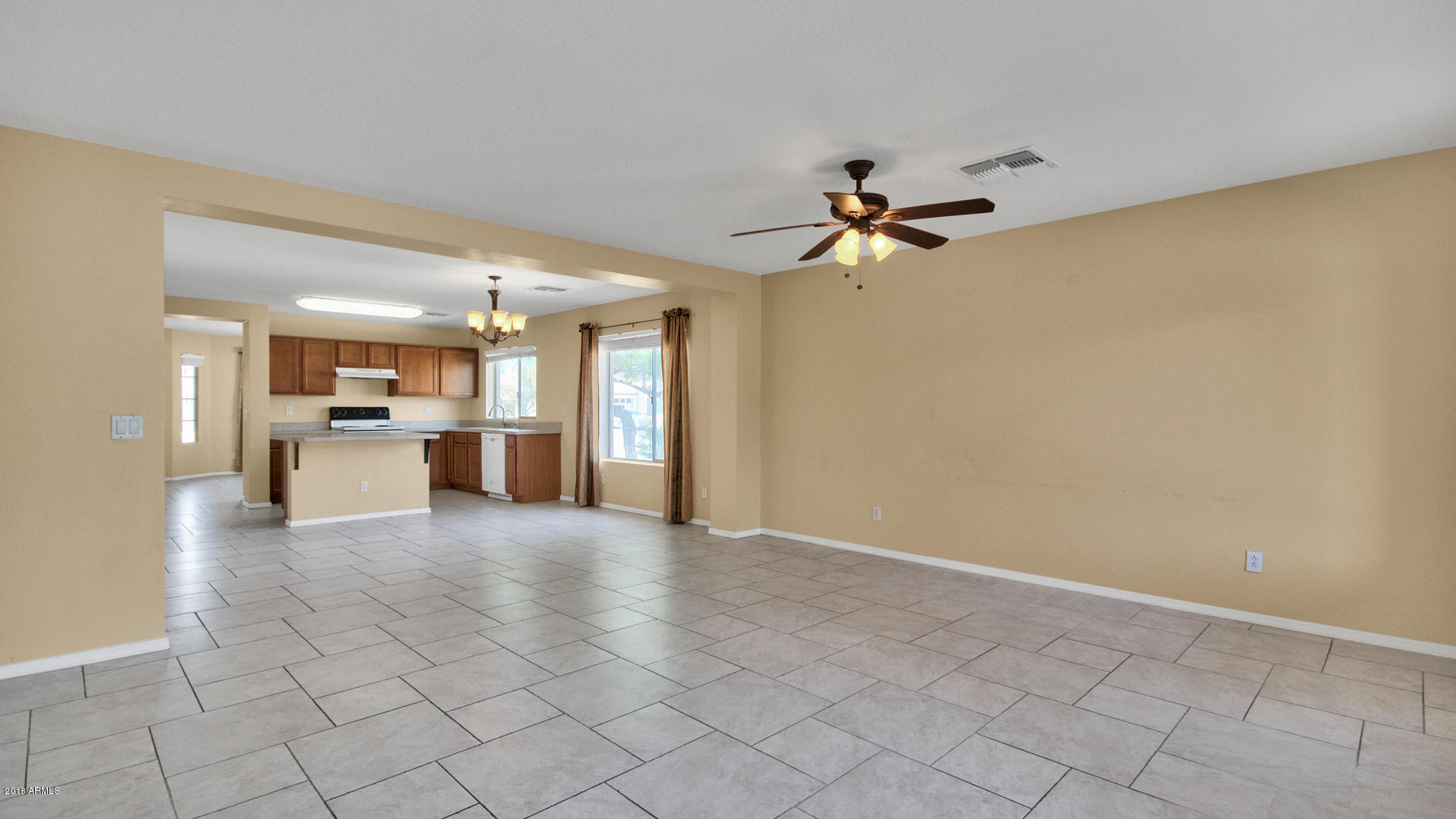 2926 West Maldonado Road Phoenix, AZ 85041 - Photo 17 of 35 20