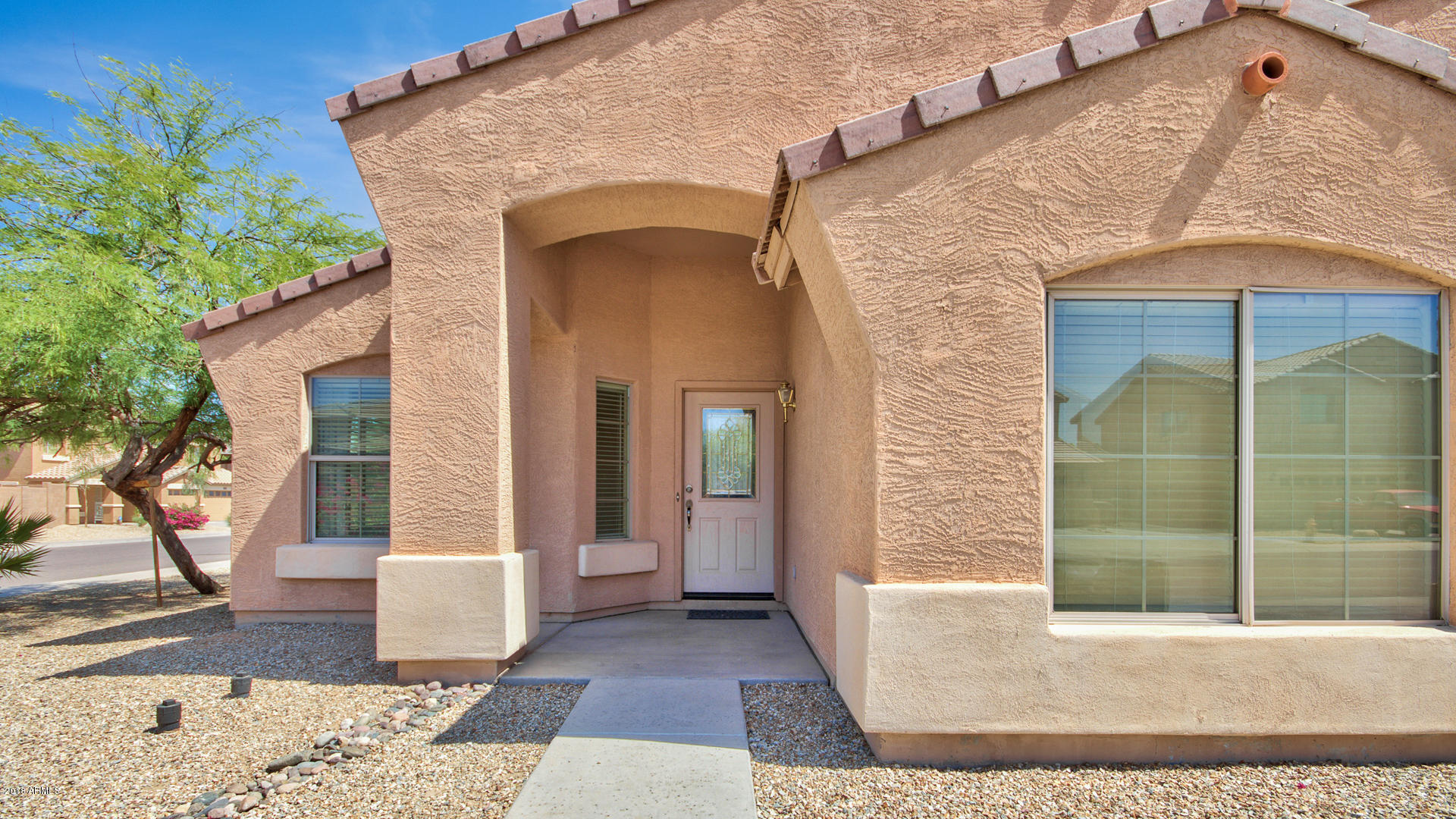 2926 West Maldonado Road Phoenix, AZ 85041 - Photo 4 of 35 06