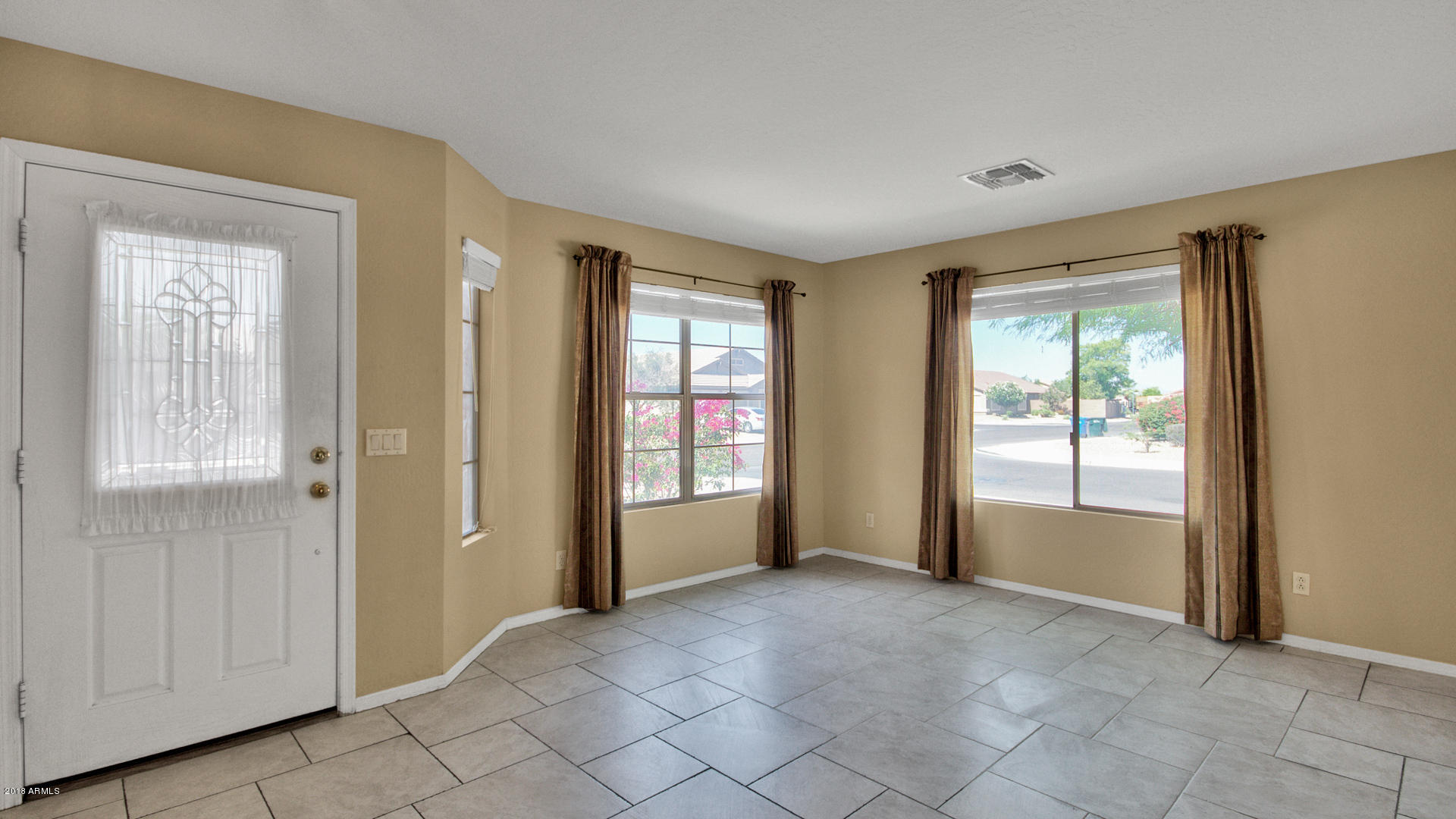 2926 West Maldonado Road Phoenix, AZ 85041 - Photo 5 of 35 07