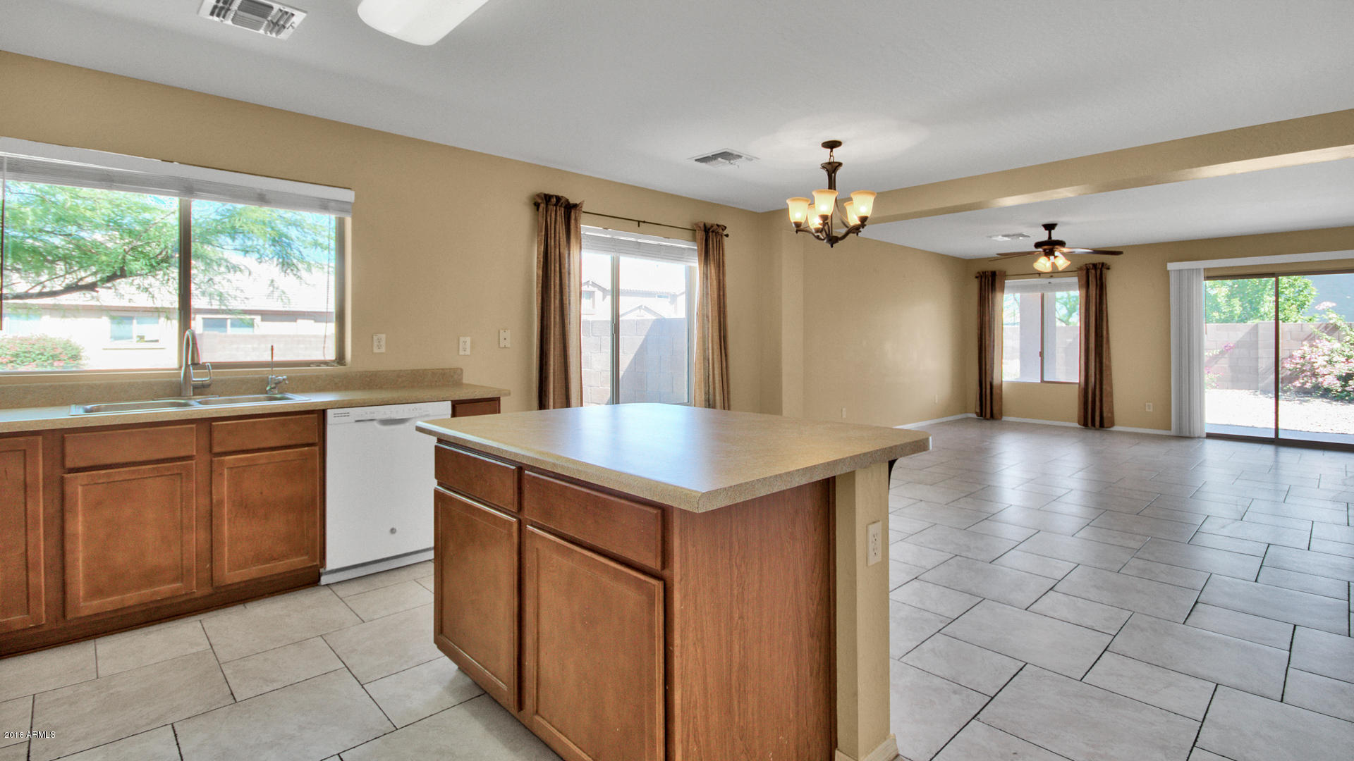 2926 West Maldonado Road Phoenix, AZ 85041 - Photo 8 of 35 10