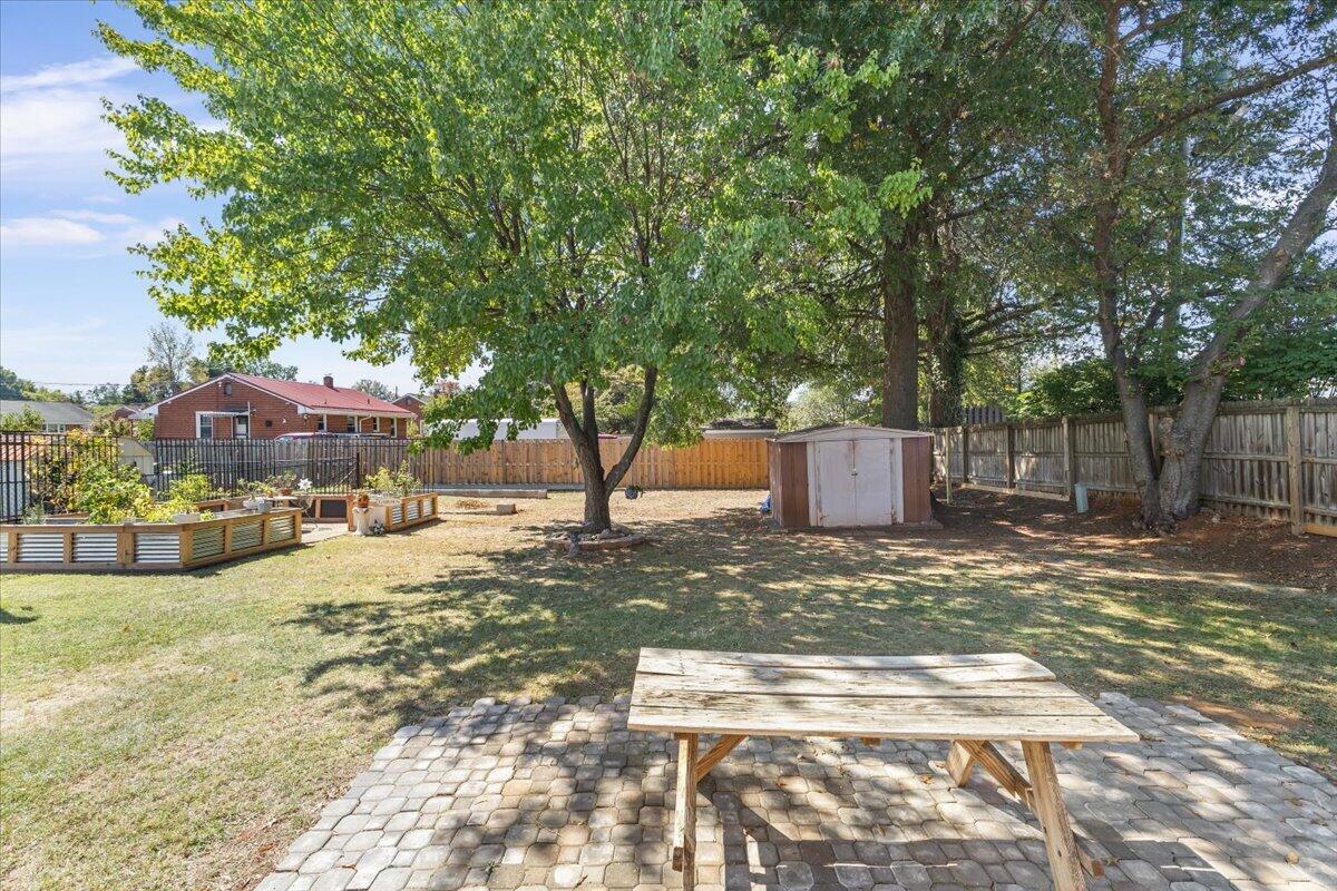4908 Rutgers Street Northwest Roanoke, VA 24012 - Photo 11 of 29 11-4908 Rutgers St NW-11