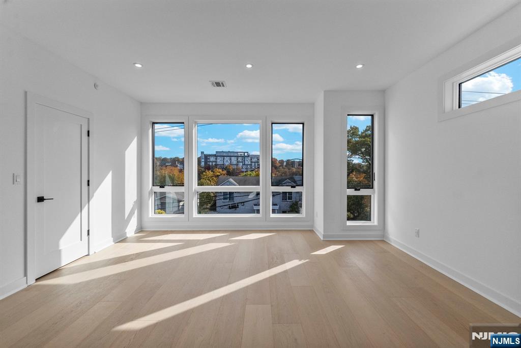 2189 Jones Road Fort Lee, NJ 07024 - Photo 12 of 25