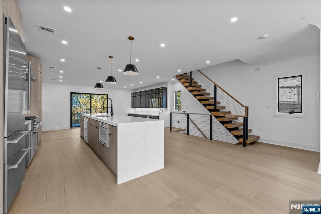 2189 Jones Road Fort Lee, NJ 07024 - Photo 4 of 25