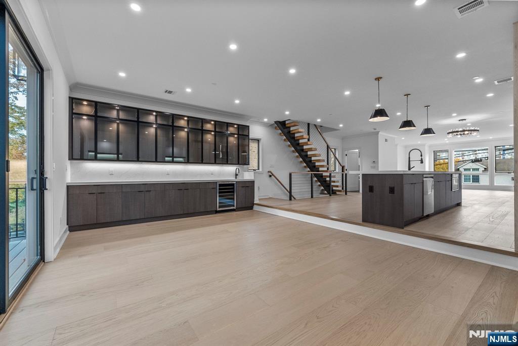 2189 Jones Road Fort Lee, NJ 07024 - Photo 6 of 25