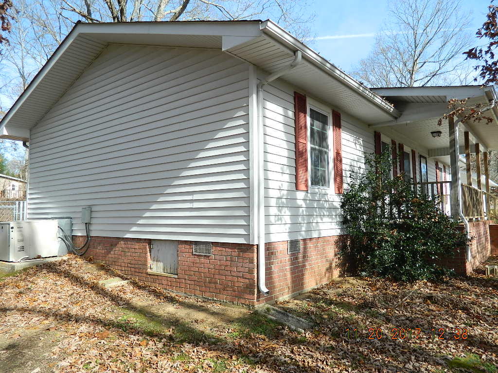 576 Pickett Road Signal Mountain, TN 37377 - Photo 3 of 16 LeftSide