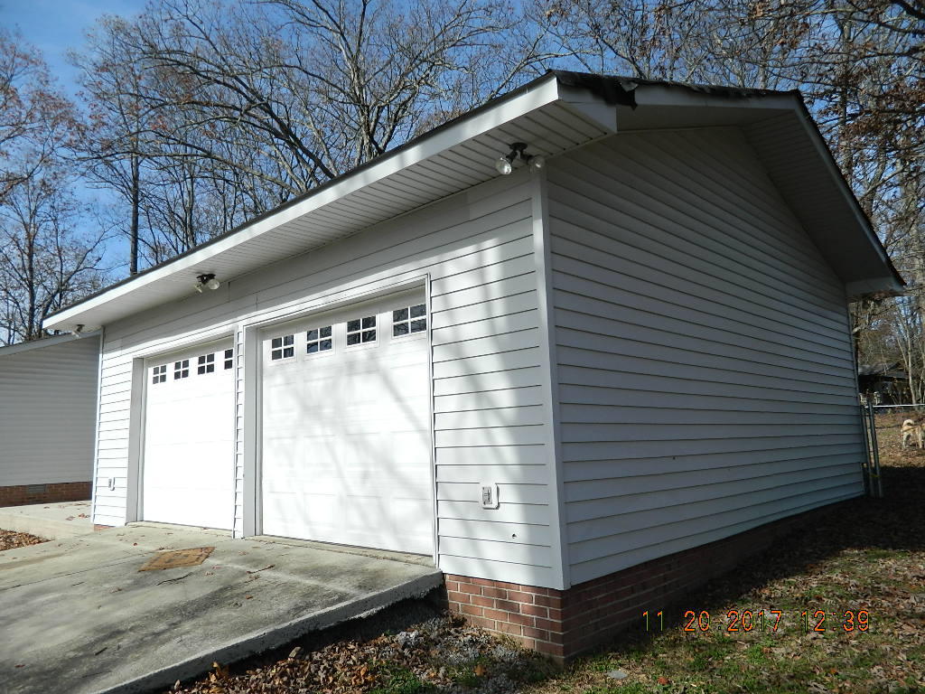 576 Pickett Road Signal Mountain, TN 37377 - Photo 5 of 16 RightsideGarage