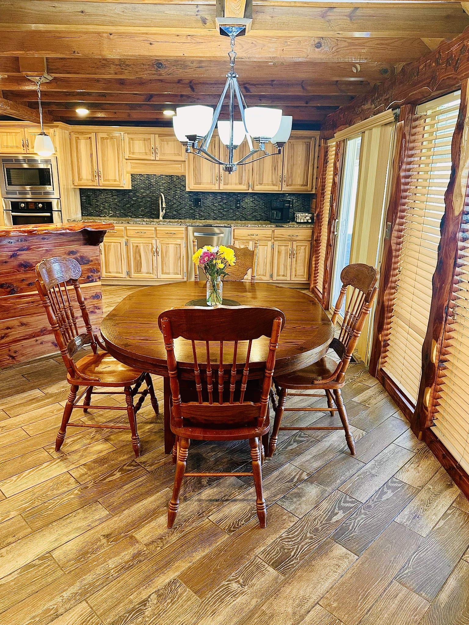 94 Oxford Road Holladay, TN 38341 - Photo 14 of 55 a dining room with furniture and window