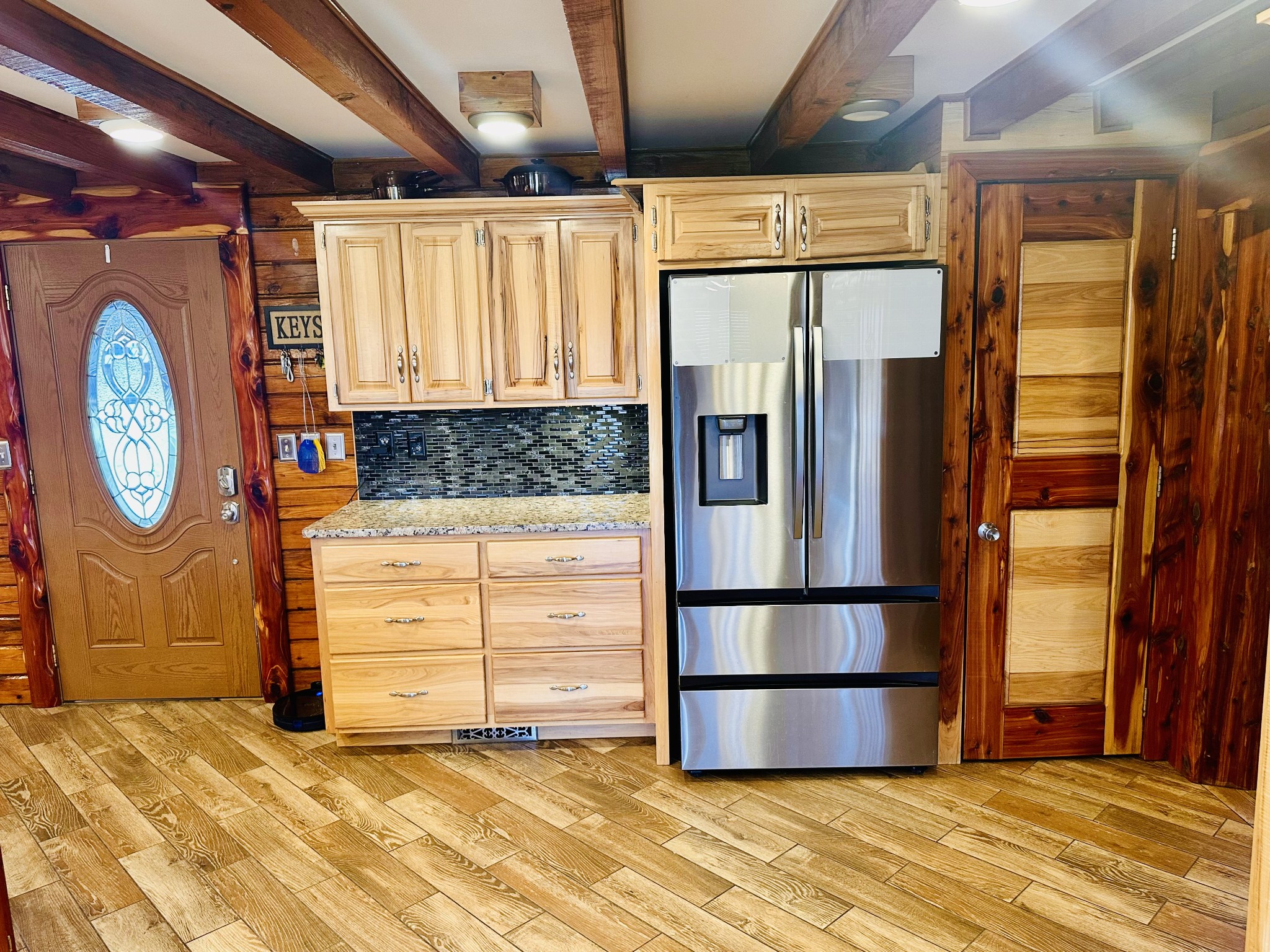 94 Oxford Road Holladay, TN 38341 - Photo 8 of 55 a kitchen with granite countertop a refrigerator and a sink