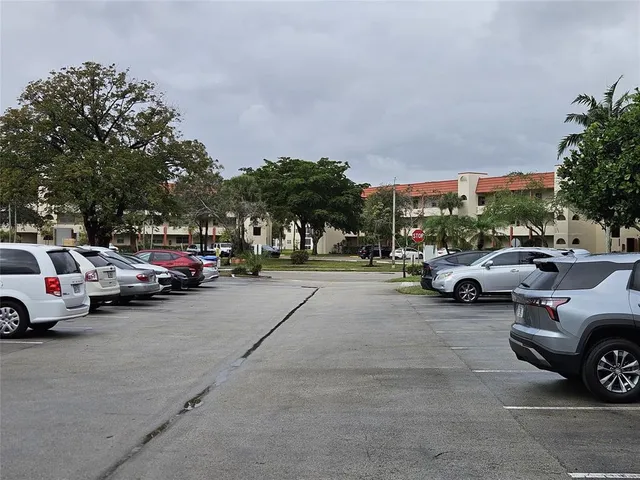 $120,000 | 3048 Sunrise Lakes Drive East, Unit 316, Sunrise, FL 33322