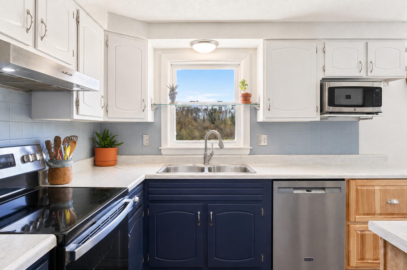 174 McKenney Road Saco, ME 04072 - Photo 3 of 29 kitchenhero