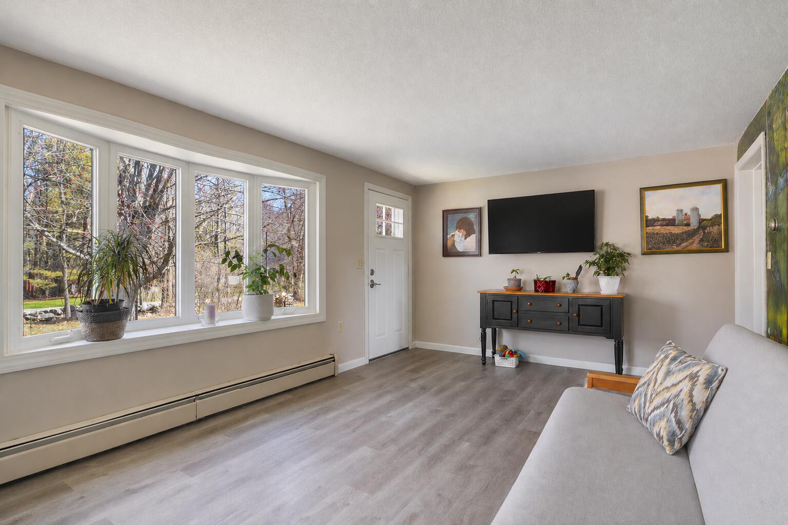 174 McKenney Road Saco, ME 04072 - Photo 8 of 29 living room