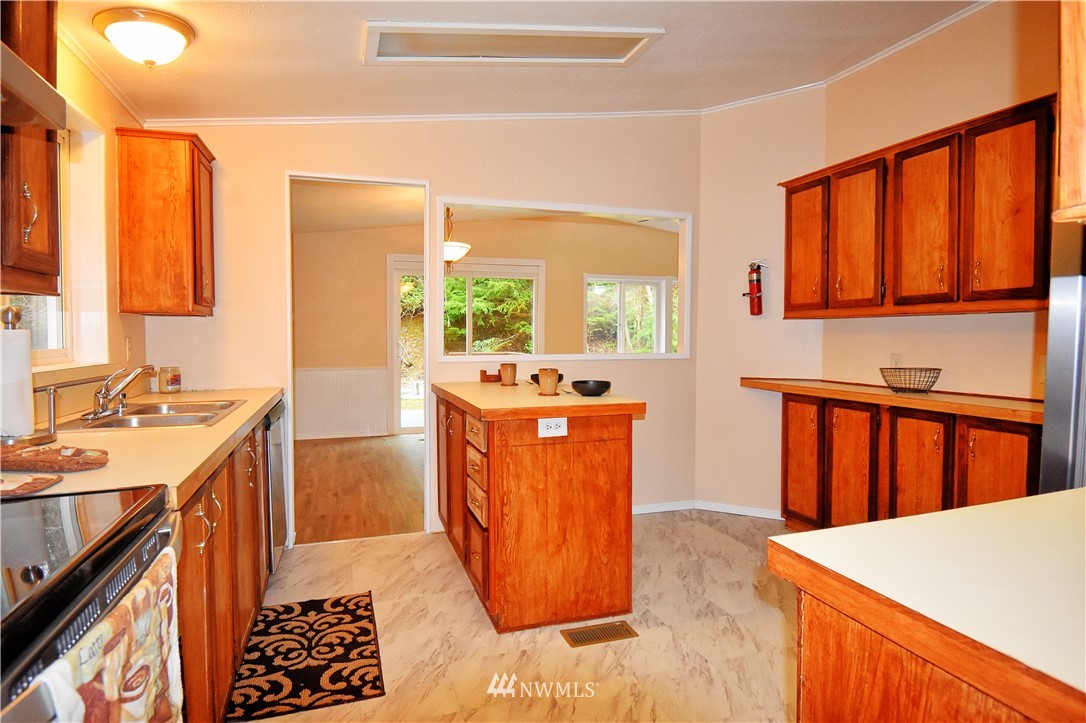 111 East Sleaford Road Shelton, WA 98584 - Photo 7 of 32 a kitchen with sink a refrigerator and a stove