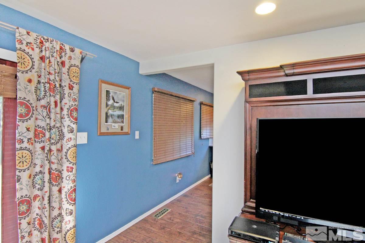7535 Cobb Circle Reno, NV 89506 - Photo 4 of 25 Photo 4