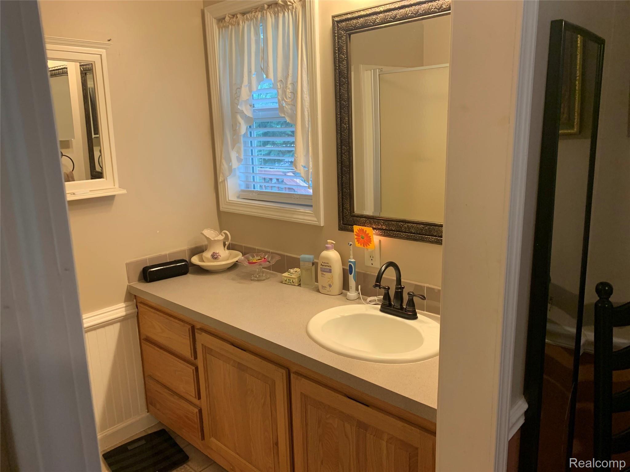 210 Davis Lake Road Lapeer, MI 48446 - Photo 16 of 22 MASTER BATH.