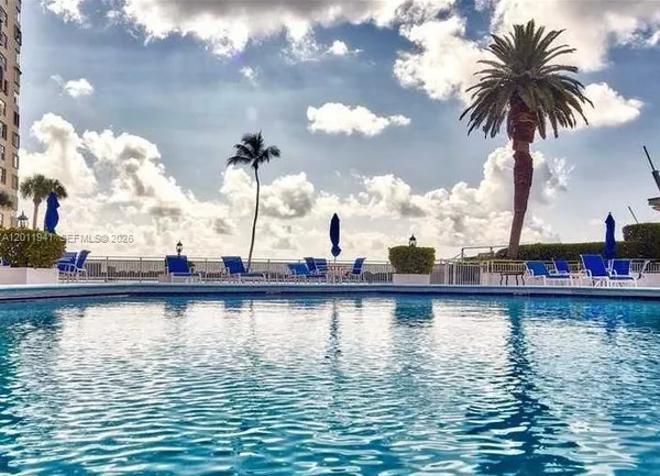 $2,300 | 11111 Biscayne Boulevard, Unit 2H, Miami, FL 33181