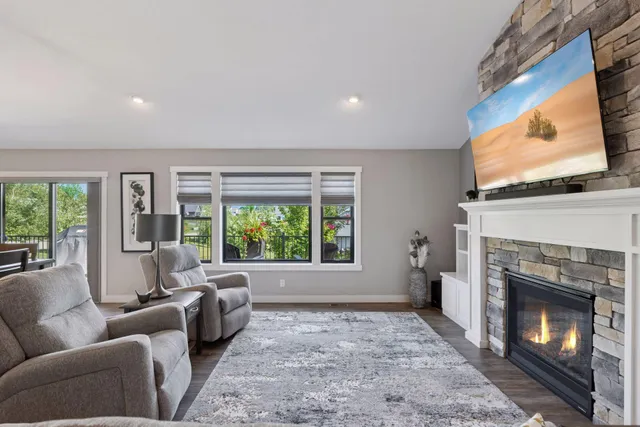 $609,900 | 203 Vista Circle, River Falls, WI 54022