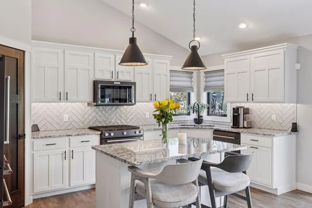 $609,900 | 203 Vista Circle, River Falls, WI 54022