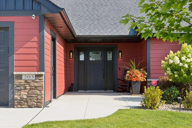 $609,900 | 203 Vista Circle, River Falls, WI 54022