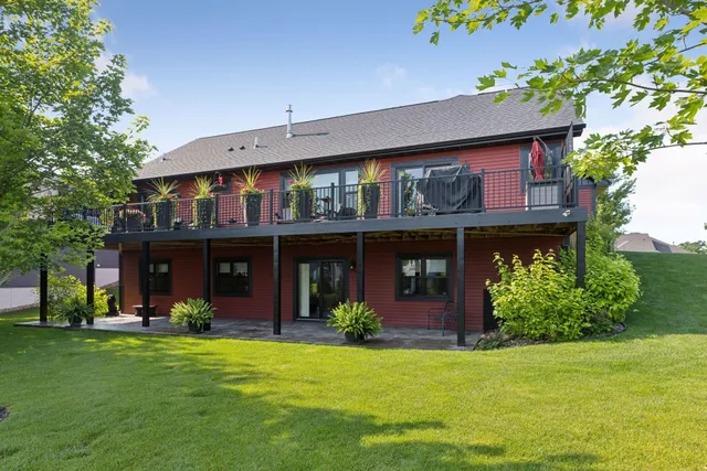 $609,900 | 203 Vista Circle, River Falls, WI 54022