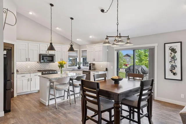 $609,900 | 203 Vista Circle, River Falls, WI 54022