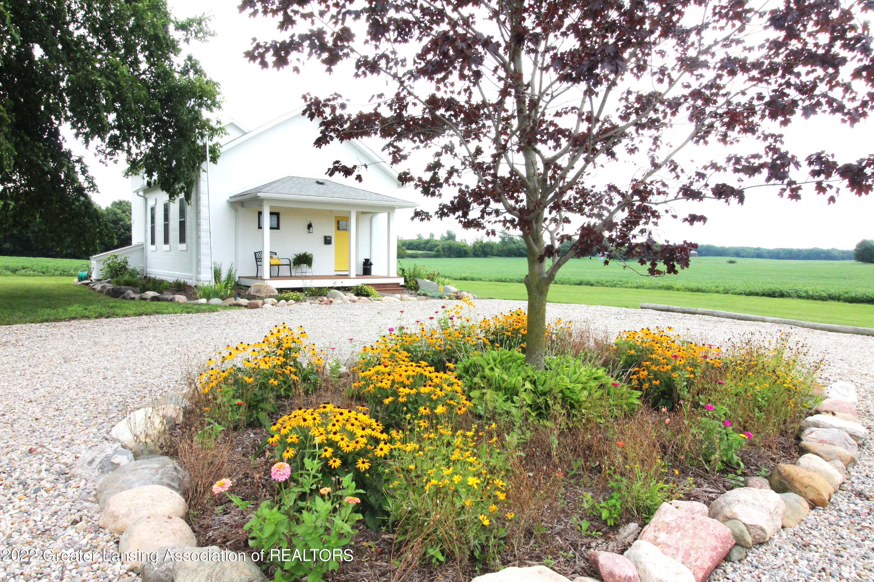 1637 South Dewitt Road St. Johns, MI 48879 - Photo 3 of 57 IMG_4018