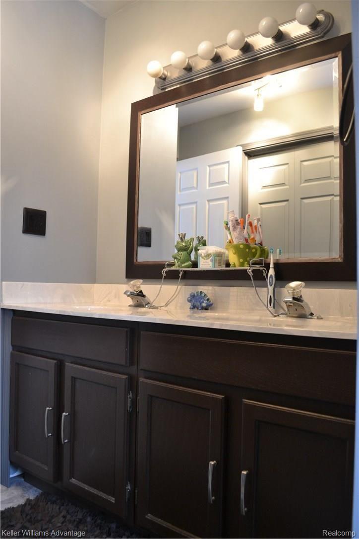 8183 Chambers Road Pinckney, MI 48169 - Photo 9 of 20 Master Bath.