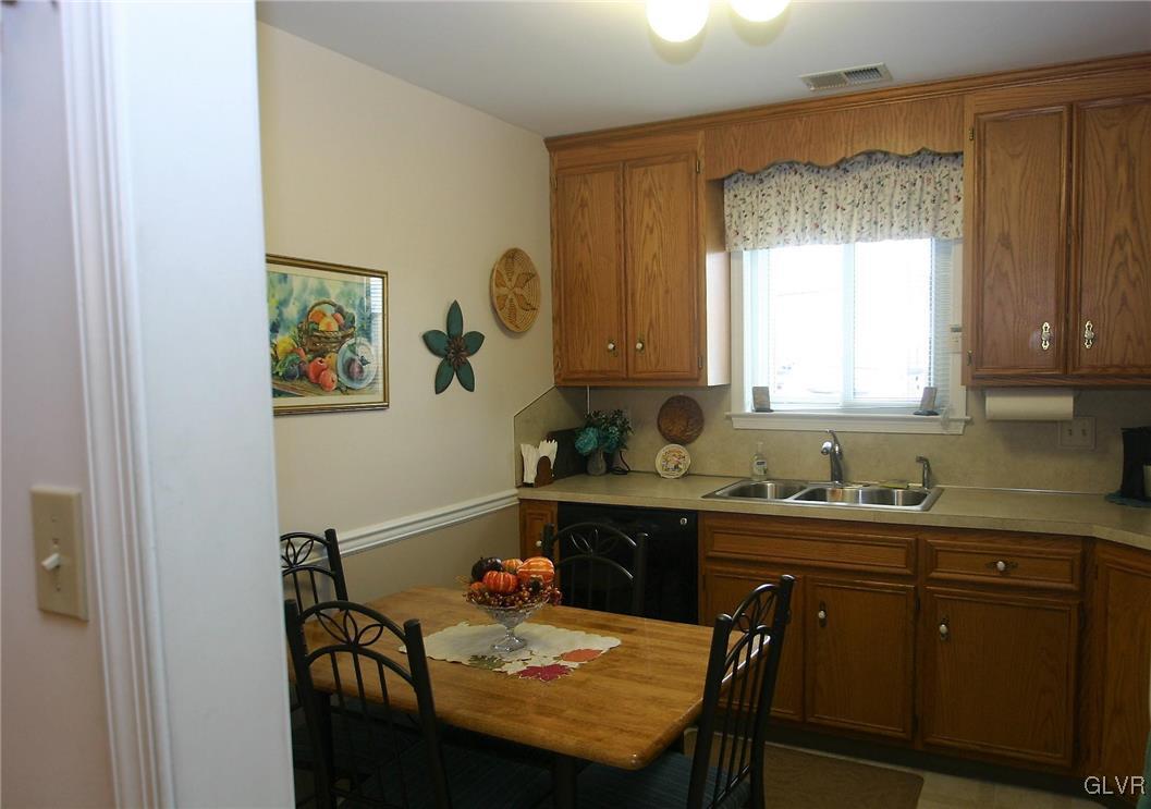 978 Cold Spring Road, Unit 2 Allentown, PA 18103 - Photo 9 of 23 Eat-in kitchen with beautiful cabinets.
