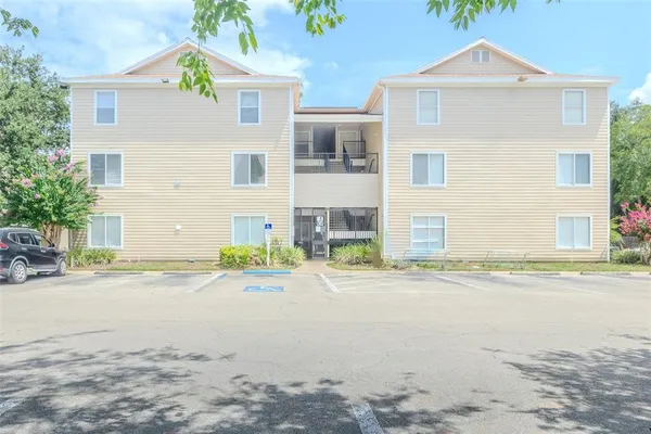 $205,000 | 3800 Southwest 20th Avenue, Unit 206, Gainesville, FL 32607