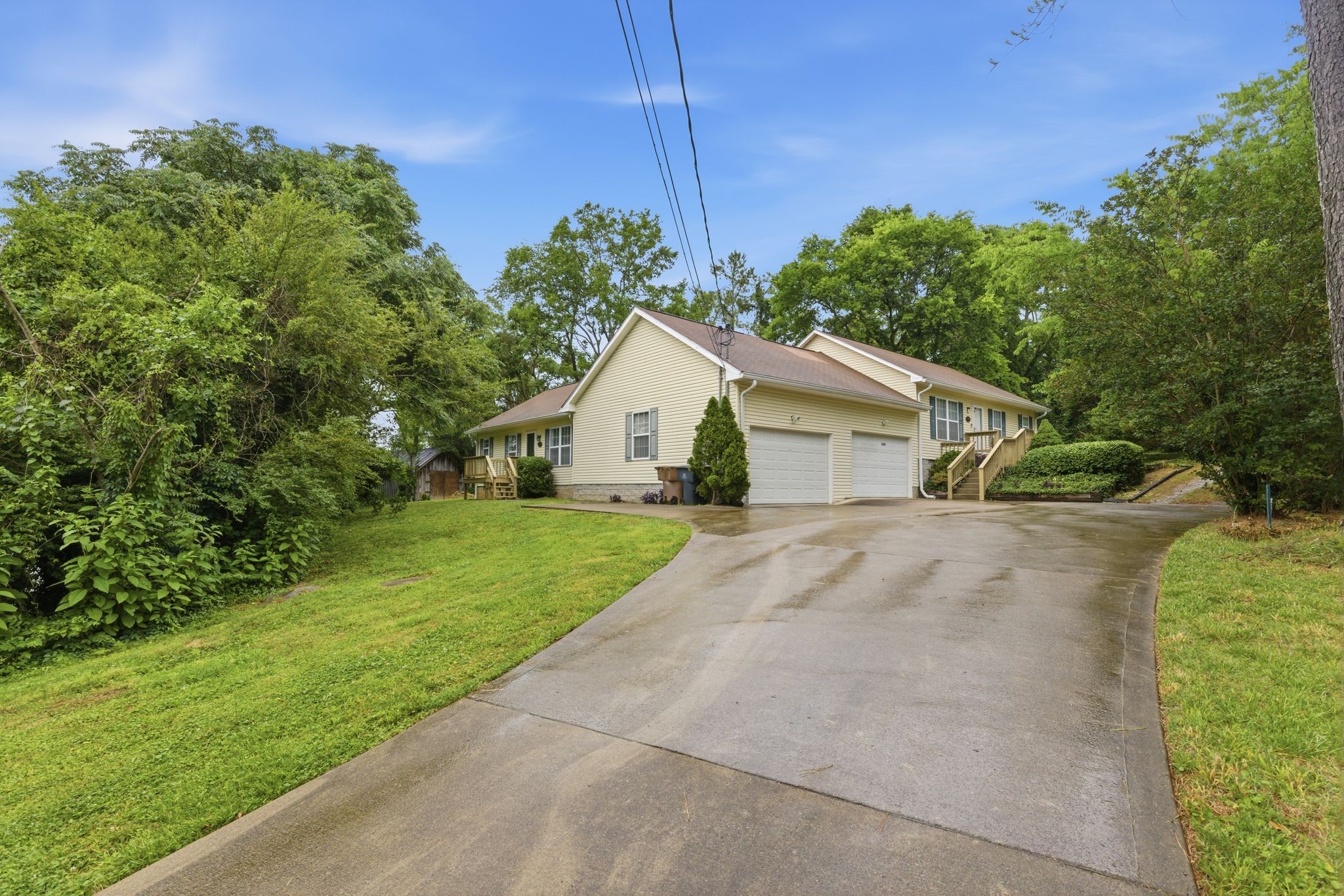 2642 Hibbitts Road Nashville, TN 37214 - Photo 2 of 29 a view of a back yard of the house