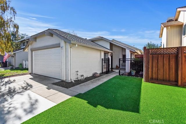 a view of a back yard of the house