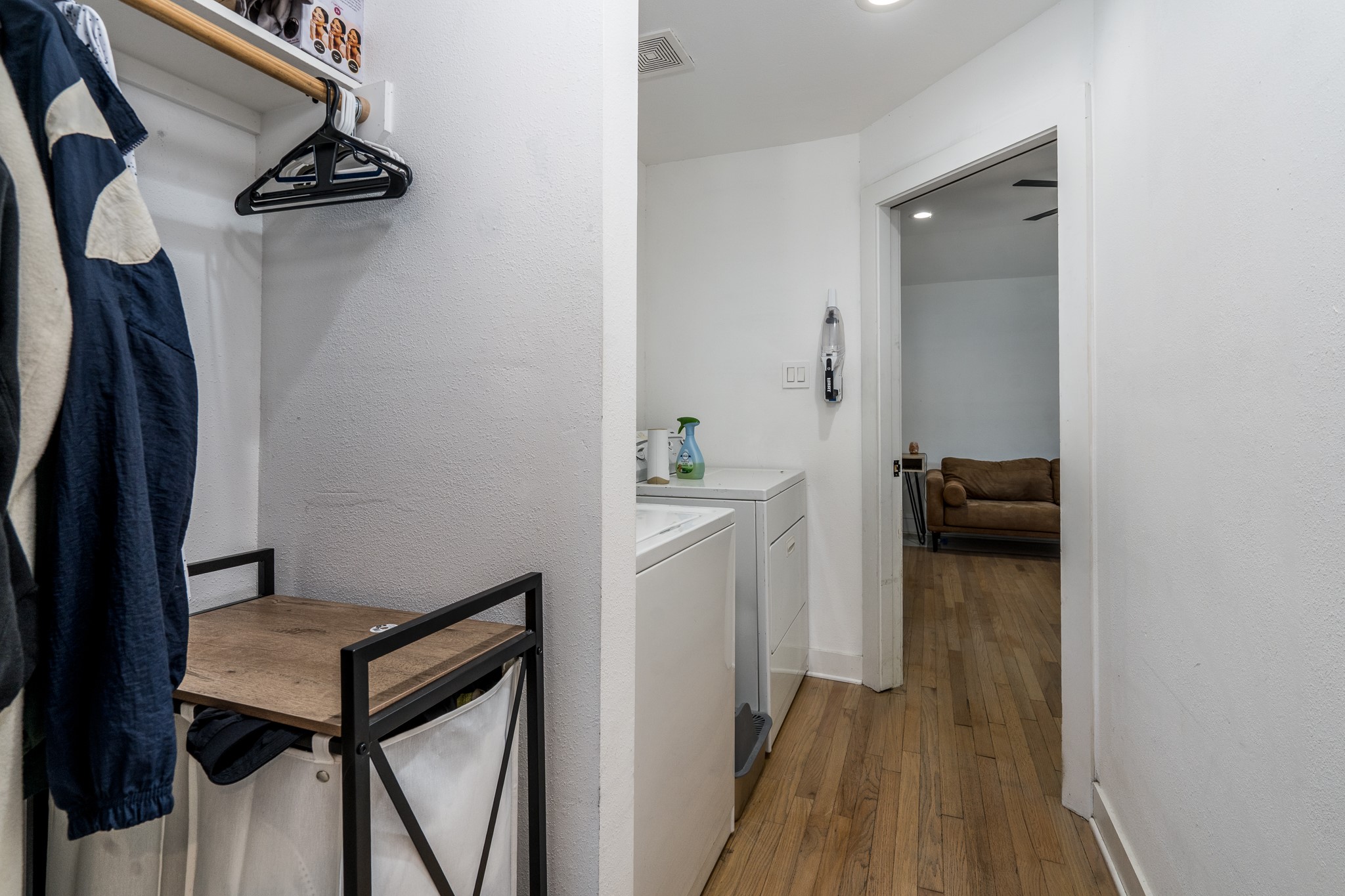 810 Jerry Street Houston, TX 77022 - Photo 17 of 20 Utility room with extra hanging space