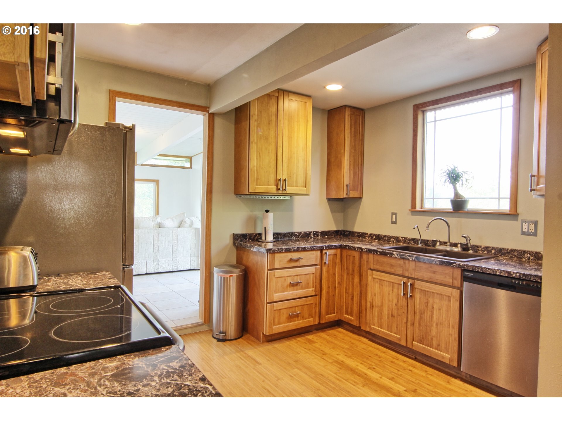 27325 Southeast Stone Road Gresham, OR 97080 - Photo 9 of 21 Gallery Image 9