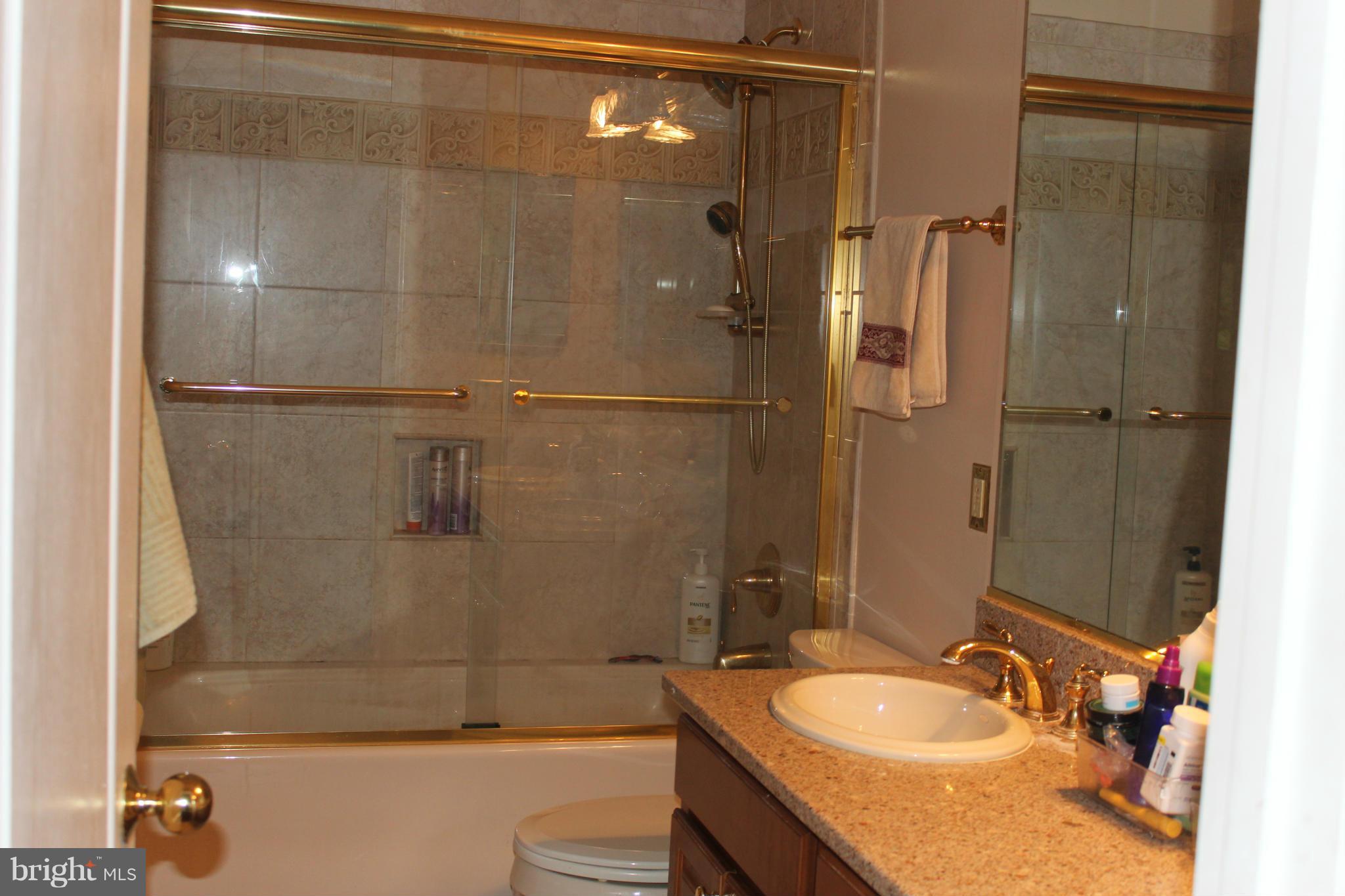 622 Rolling Dale Road Annapolis, MD 21401 - Photo 6 of 13 Upstairs Bath