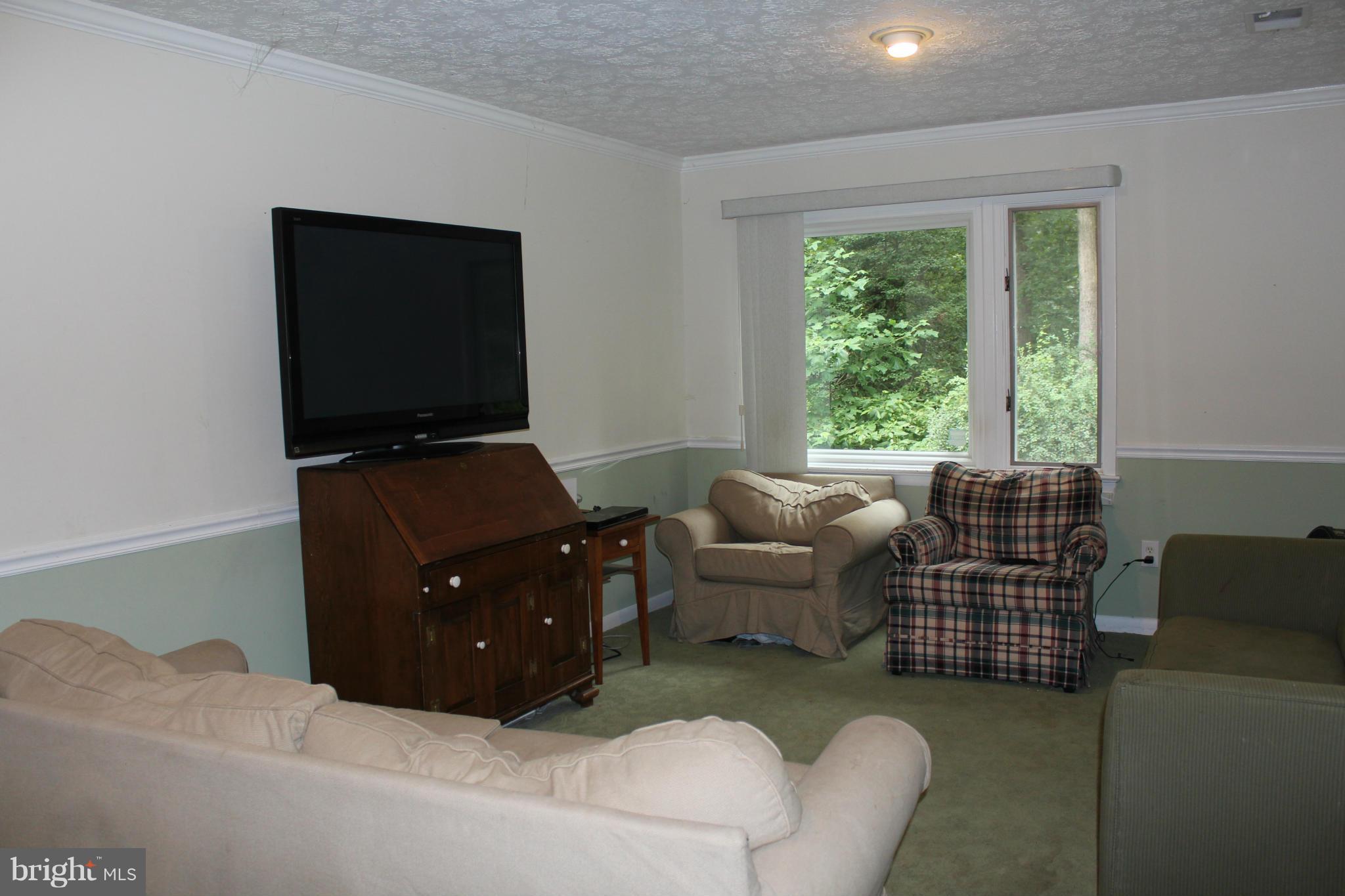 622 Rolling Dale Road Annapolis, MD 21401 - Photo 7 of 13 Downstairs Living Room