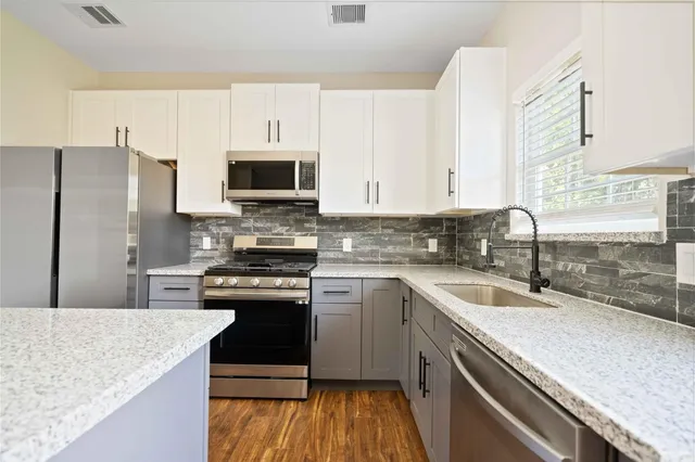 $2,200 | 4506 Mayflower Street, Unit B, Houston, TX 77051