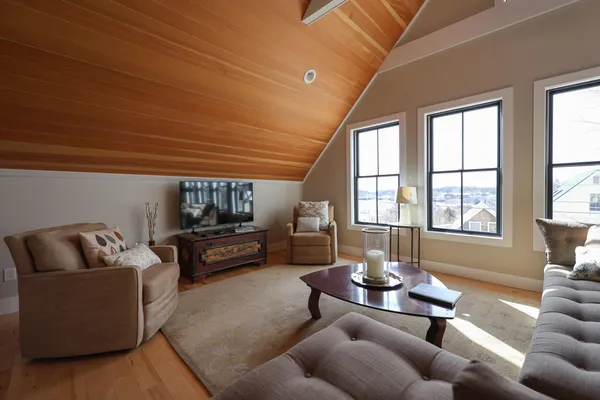 $1,100,000 | 46 Atlantic Avenue, Vinalhaven, ME 04863