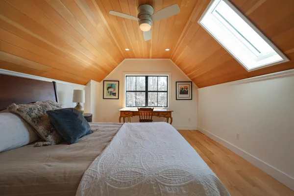 $1,100,000 | 46 Atlantic Avenue, Vinalhaven, ME 04863