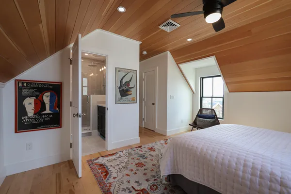 $1,100,000 | 46 Atlantic Avenue, Vinalhaven, ME 04863