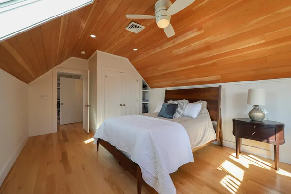 $1,100,000 | 46 Atlantic Avenue, Vinalhaven, ME 04863