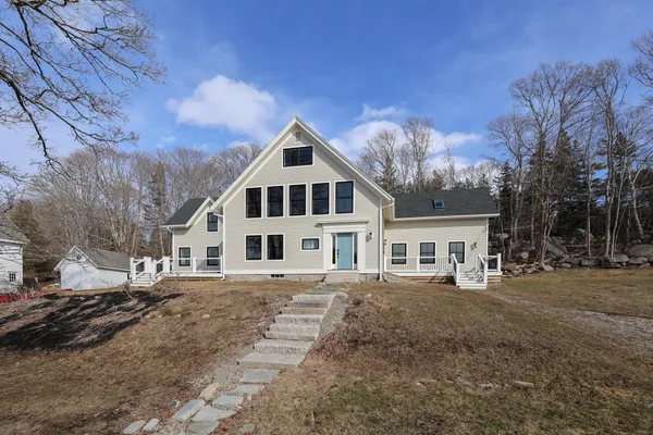 $1,100,000 | 46 Atlantic Avenue, Vinalhaven, ME 04863
