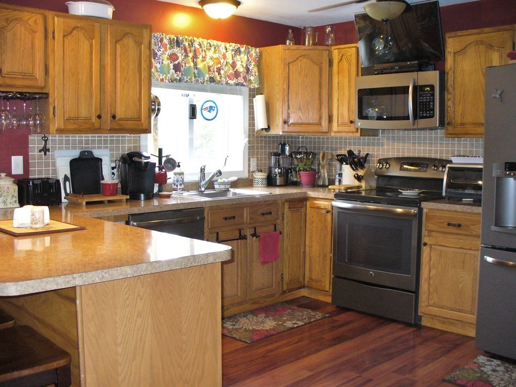 322 Cold Spring Road Belchertown, MA 01007 - Photo 4 of 29 Gallery Image 4