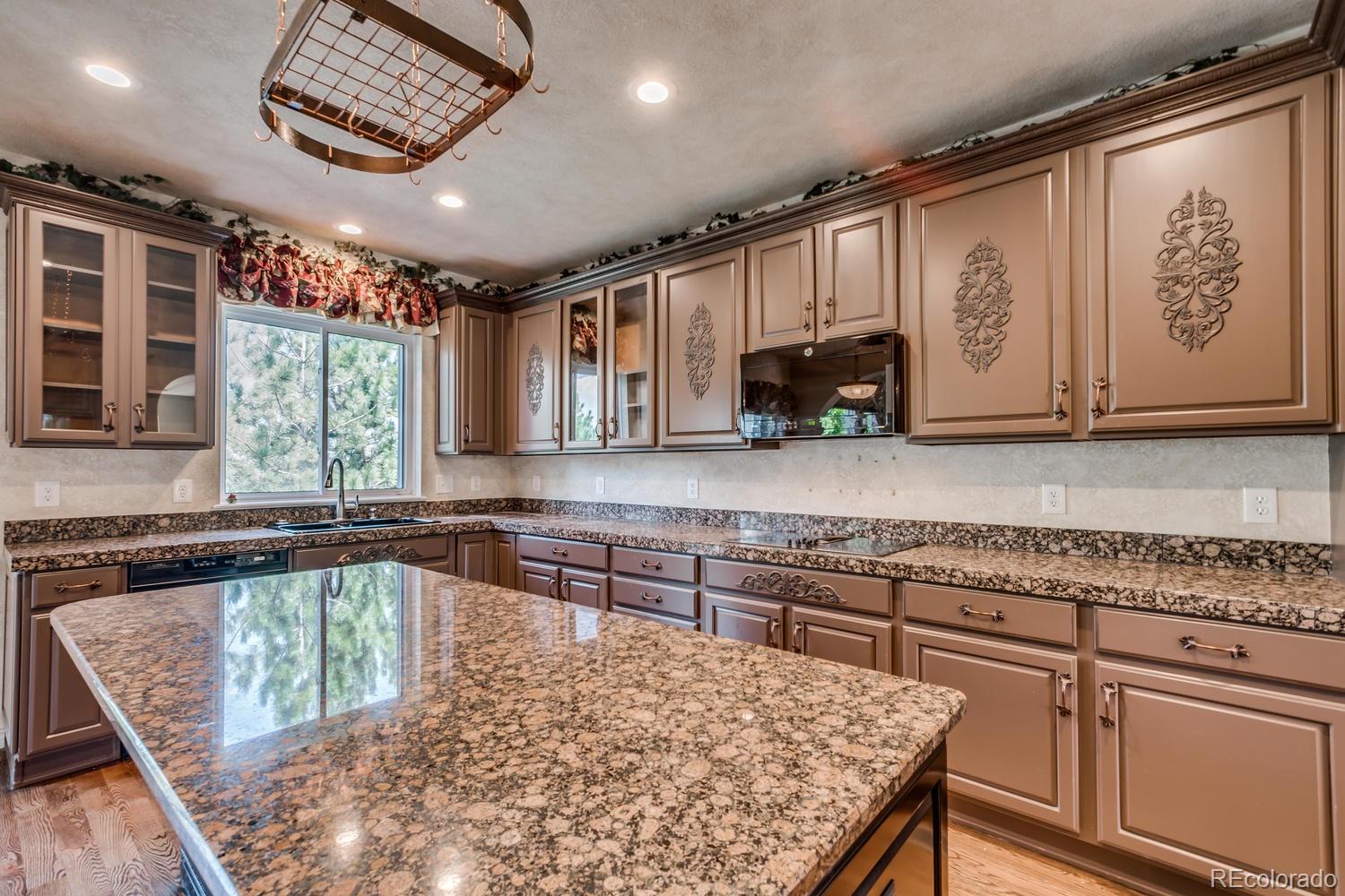 2811 Southshire Road Highlands Ranch, CO 80126 - Photo 10 of 34 Gallery Image 10