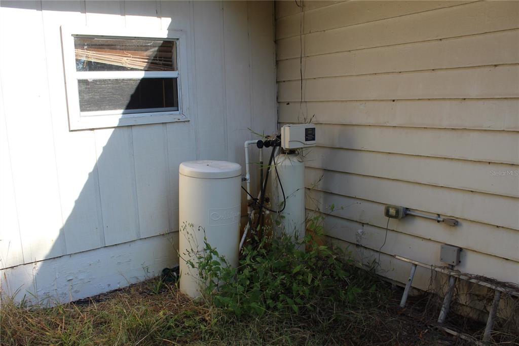 2755 Taylor Road Auburndale, FL 33823 - Photo 30 of 86 a view of a closet