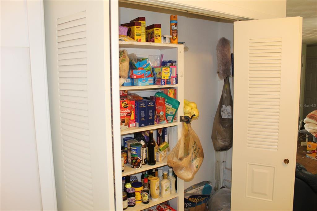 2755 Taylor Road Auburndale, FL 33823 - Photo 70 of 86 a shelf with books and knick knacks on it